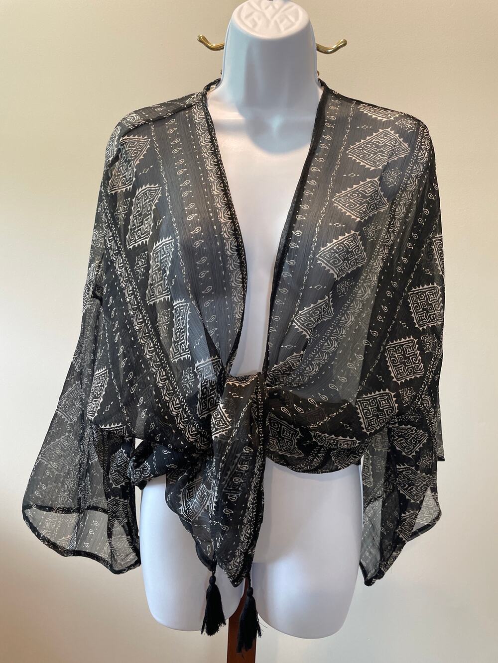 Bijoux Terner Kimono Black Cream Boho Pattern Size S to M New With Tag
